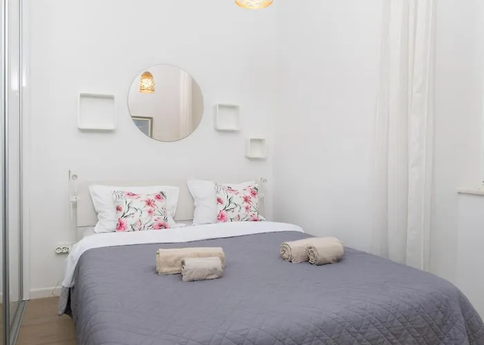Deluxe One-Bedroom Apartment